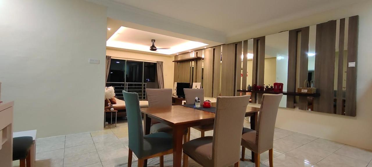 Gold Coast International Resort Kampong Bukit Beruang Dış mekan fotoğraf